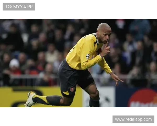 亨利获得英超最佳球员奖的历程及影响力评价