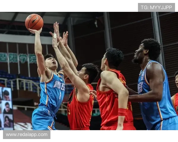 齐鲁大地竞技双线聚焦 青岛足球与CBA赛况精彩纷呈 齐鲁大地竞技双线聚焦 青岛足球与CBA赛况精彩纷呈