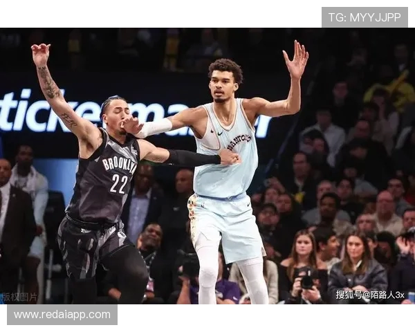 文班亚马谈活塞与马刺的不同风格与共同经历的挑战与成长